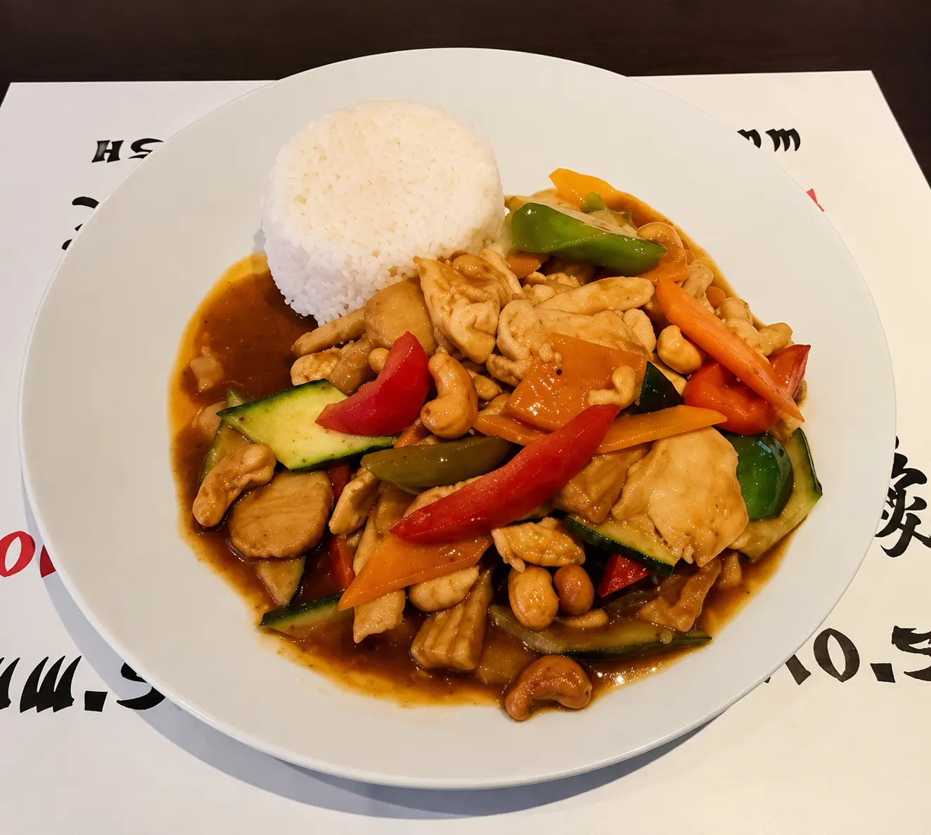 Wokad kyckling med cashewnötter och ris